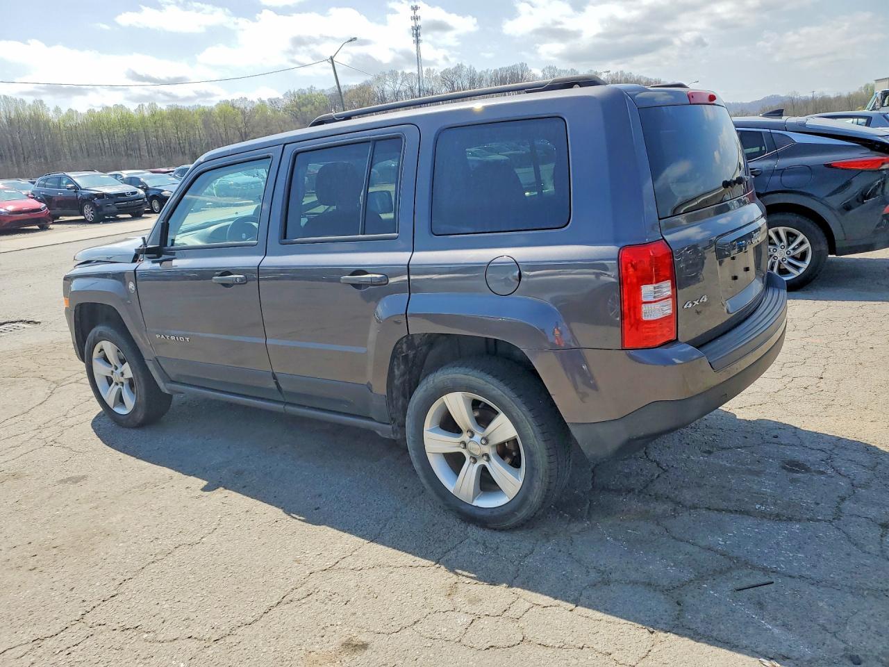 2015 Jeep Patriot Latitude - zdjęcie 2