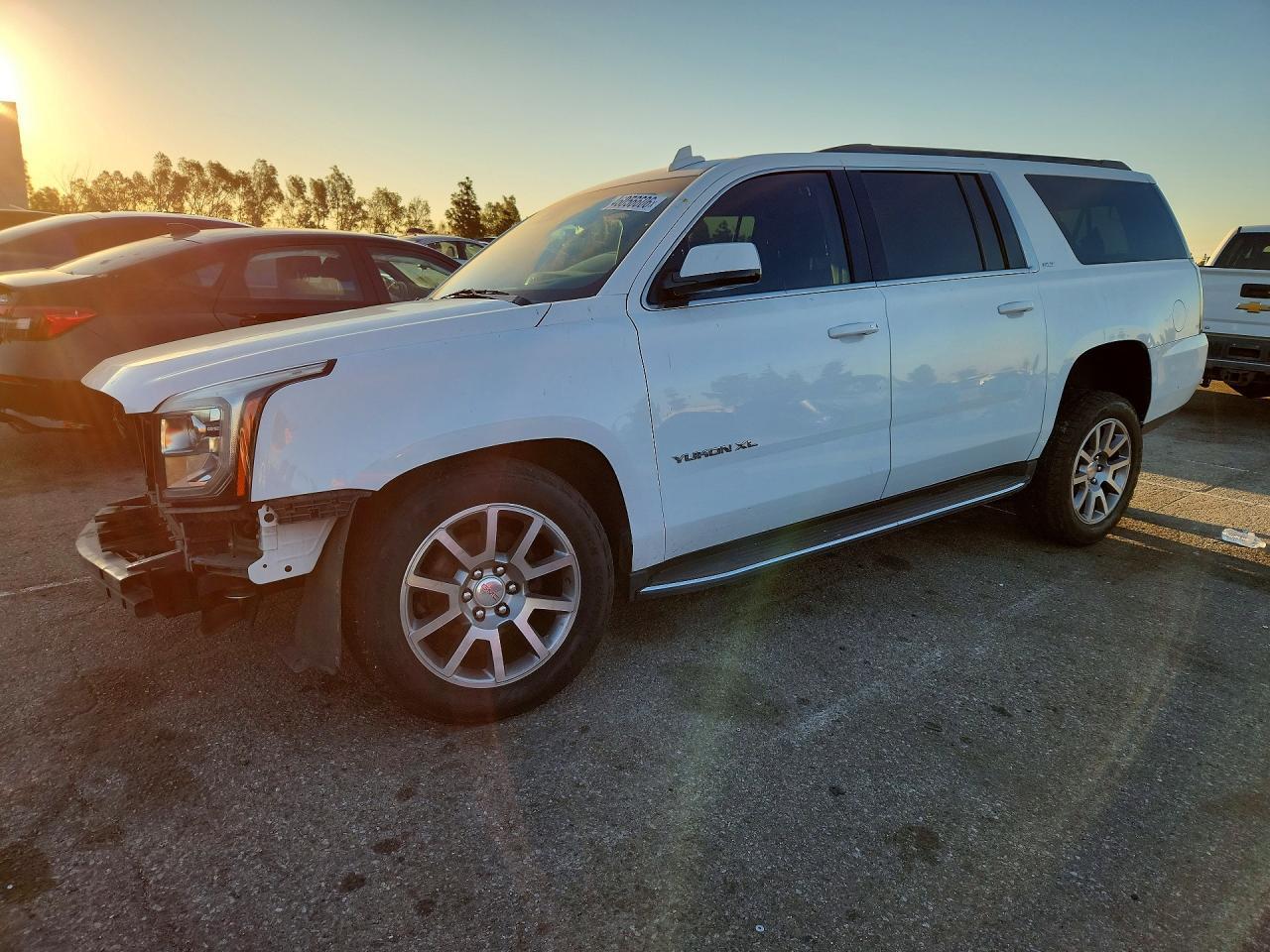 2019 GMC Yukon Xl K1500 Slt - zdjęcie główne