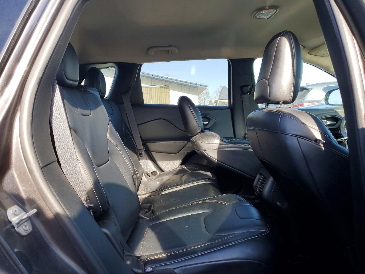 2015 Jeep Cherokee Latitude - zdjęcie 11
