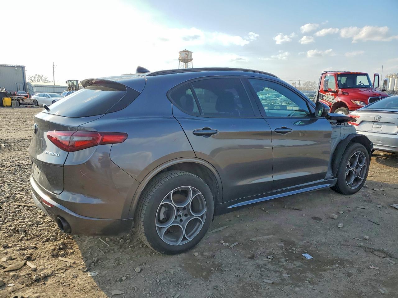 2022 Alfa Romeo Stelvio Ti - zdjęcie 3