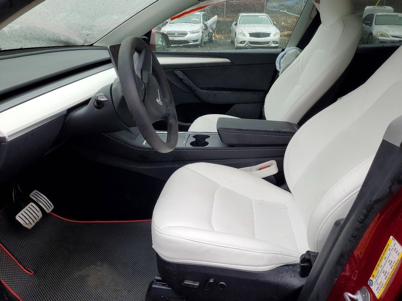 2024 Tesla Model Y - zdjęcie 7