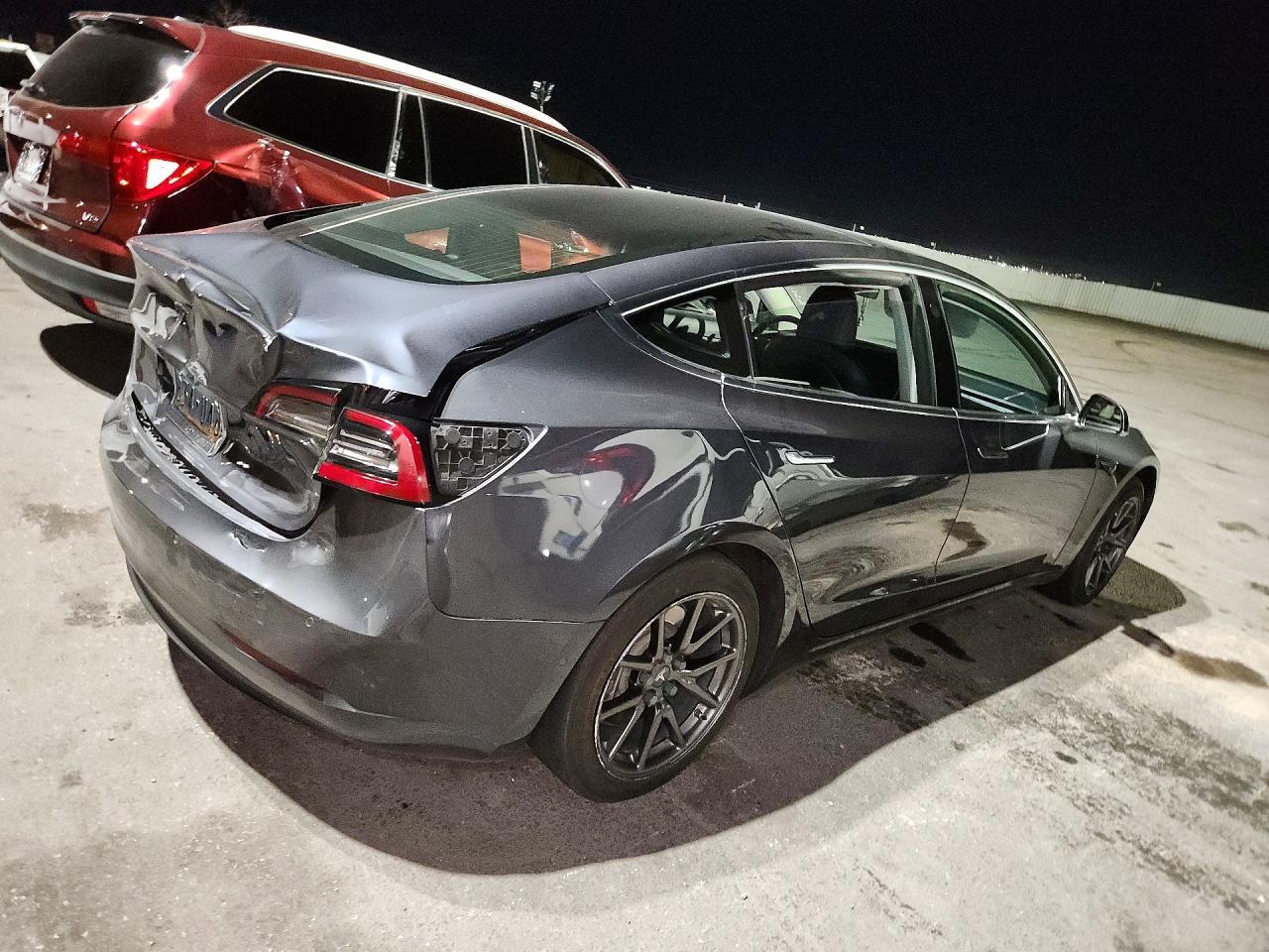 2018 Tesla Model 3 - zdjęcie 3