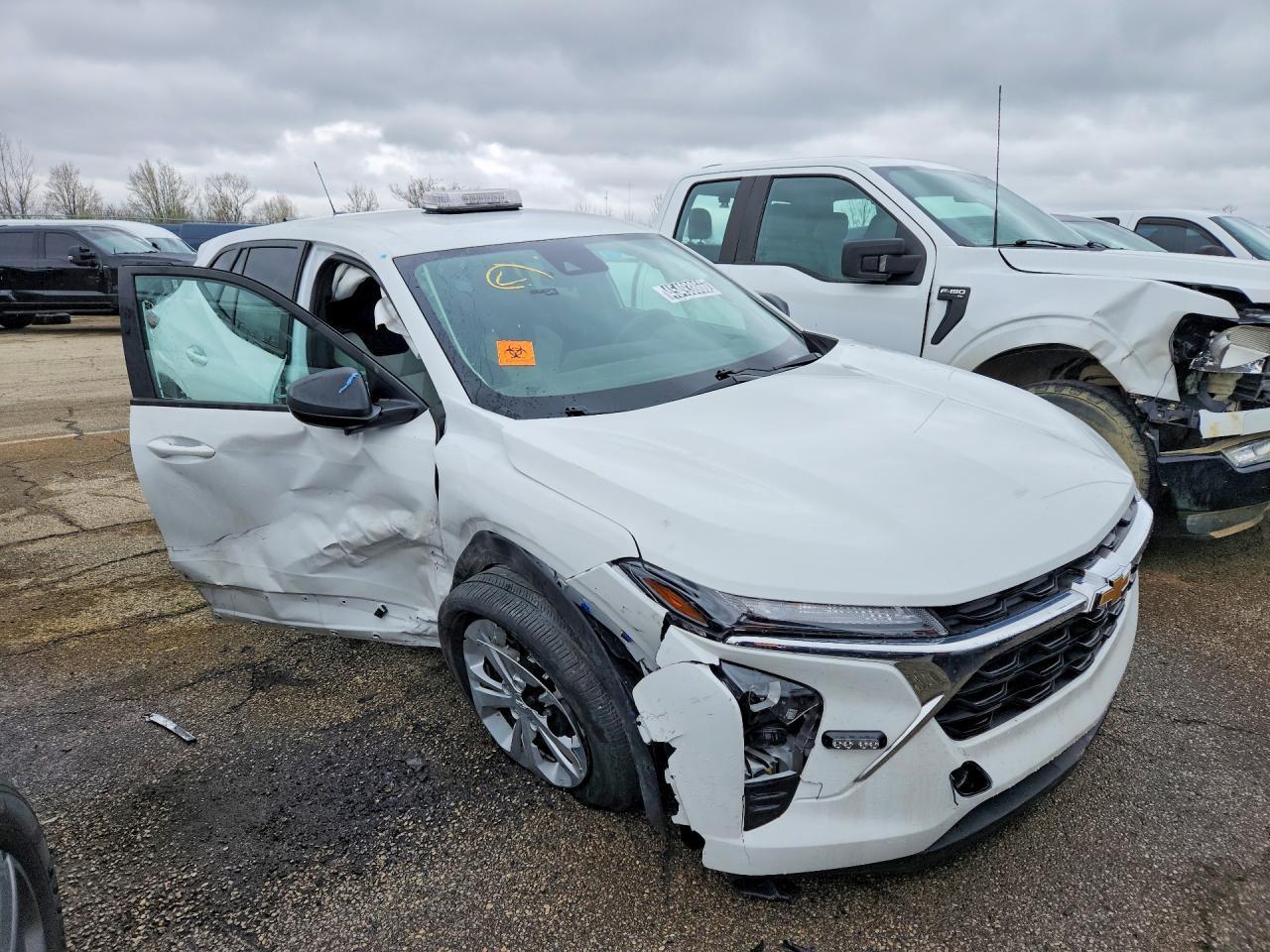 2025 Chevrolet Trax Ls - zdjęcie 4