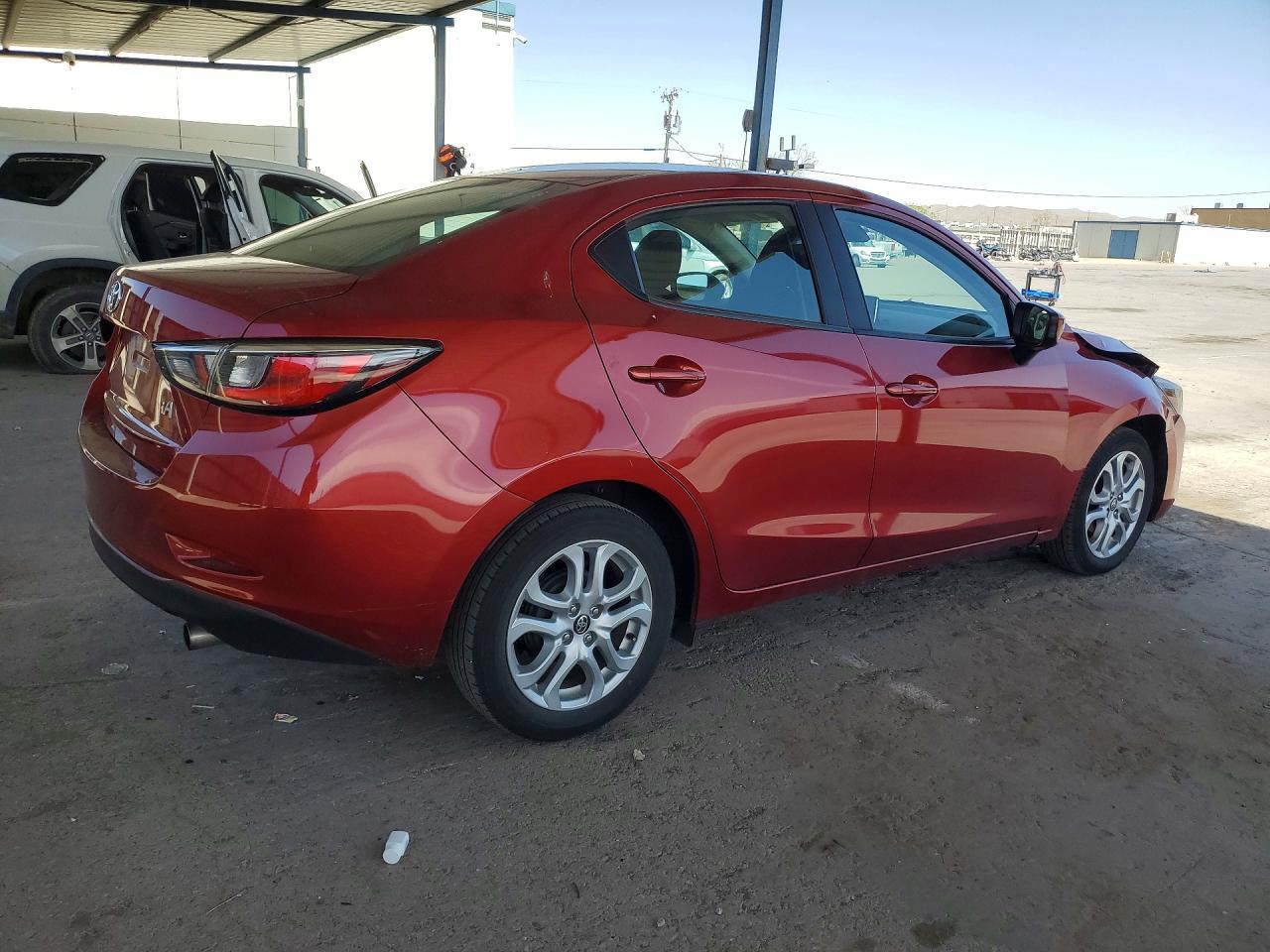 2017 Toyota Yaris Ia Base - zdjęcie 3