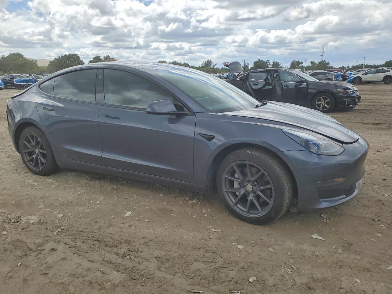 2023 Tesla Model 3 - zdjęcie 4