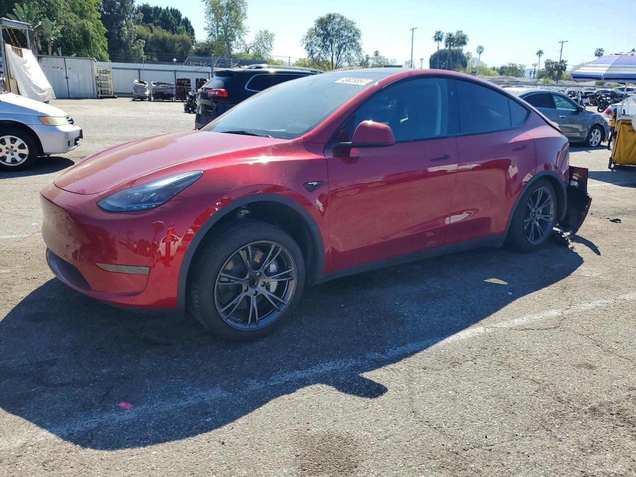 2025 Tesla Model Y - zdjęcie główne