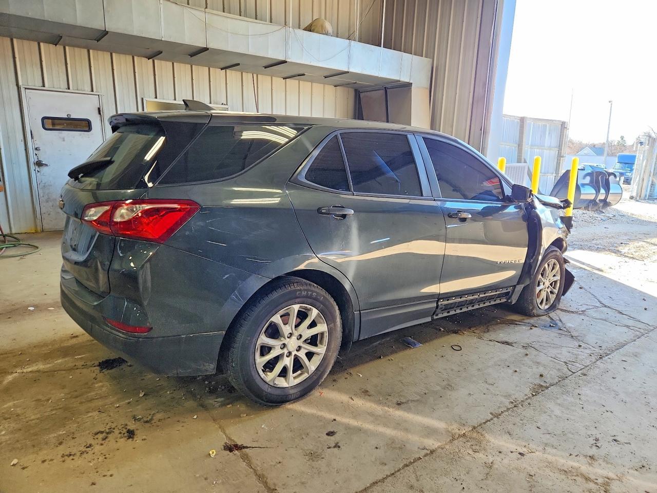 2020 Chevrolet Equinox Ls - zdjęcie 3