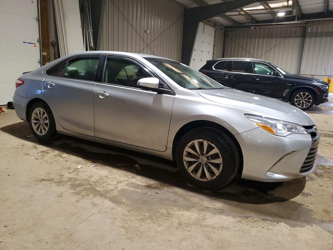 2017 Toyota Camry Le - zdjęcie 4