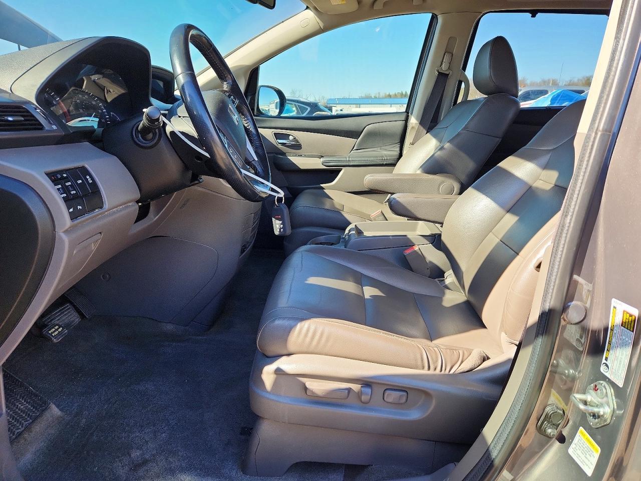 2014 Honda Odyssey Touring - zdjęcie 7