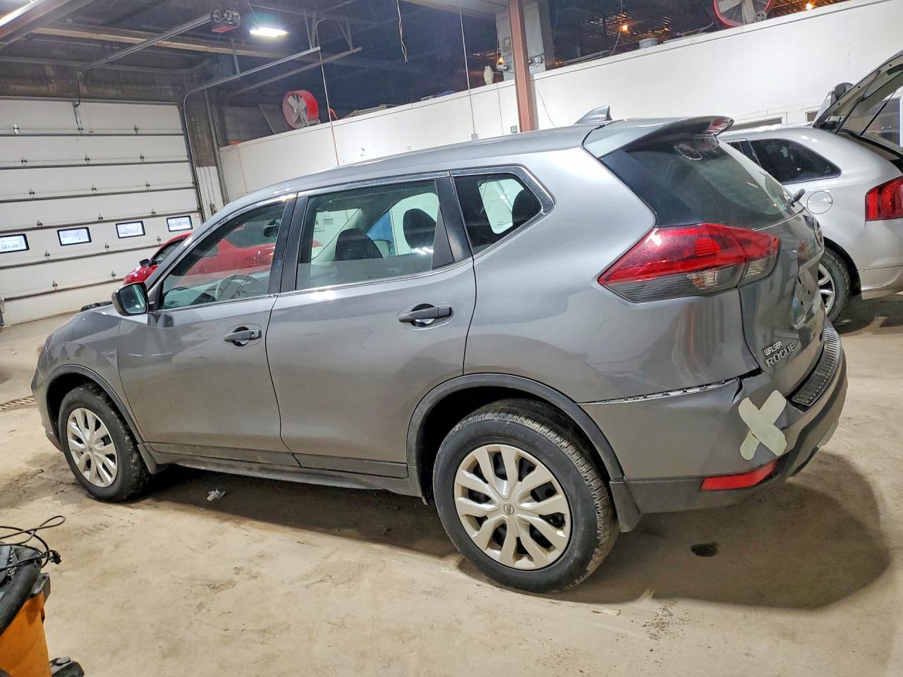 2018 Nissan Rogue S - zdjęcie 2