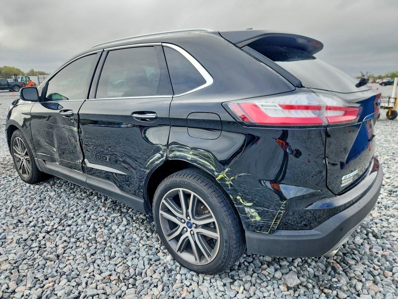 2019 Ford Edge Titanium - zdjęcie 2