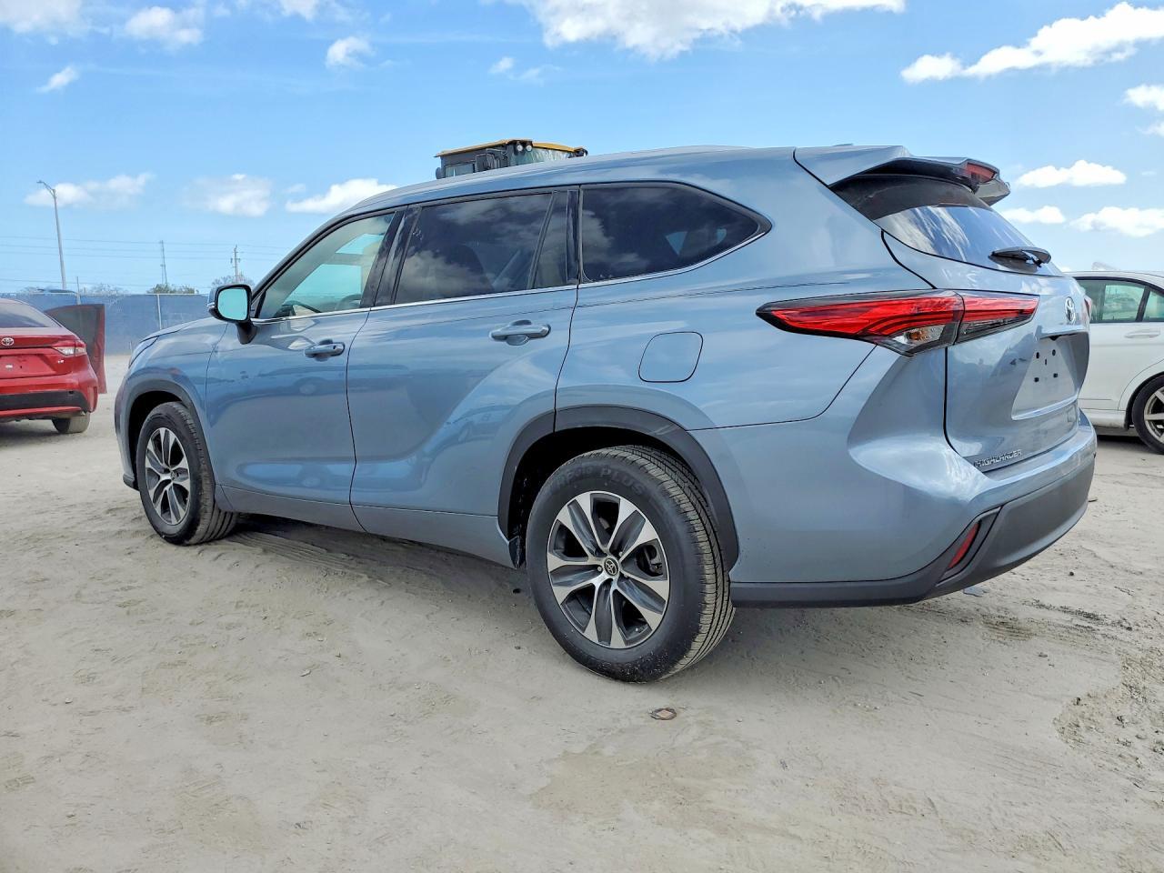 2022 Toyota Highlander Xle - zdjęcie 2