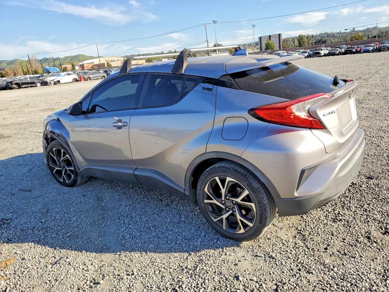 2018 Toyota C-Hr Xle Premium - zdjęcie 2