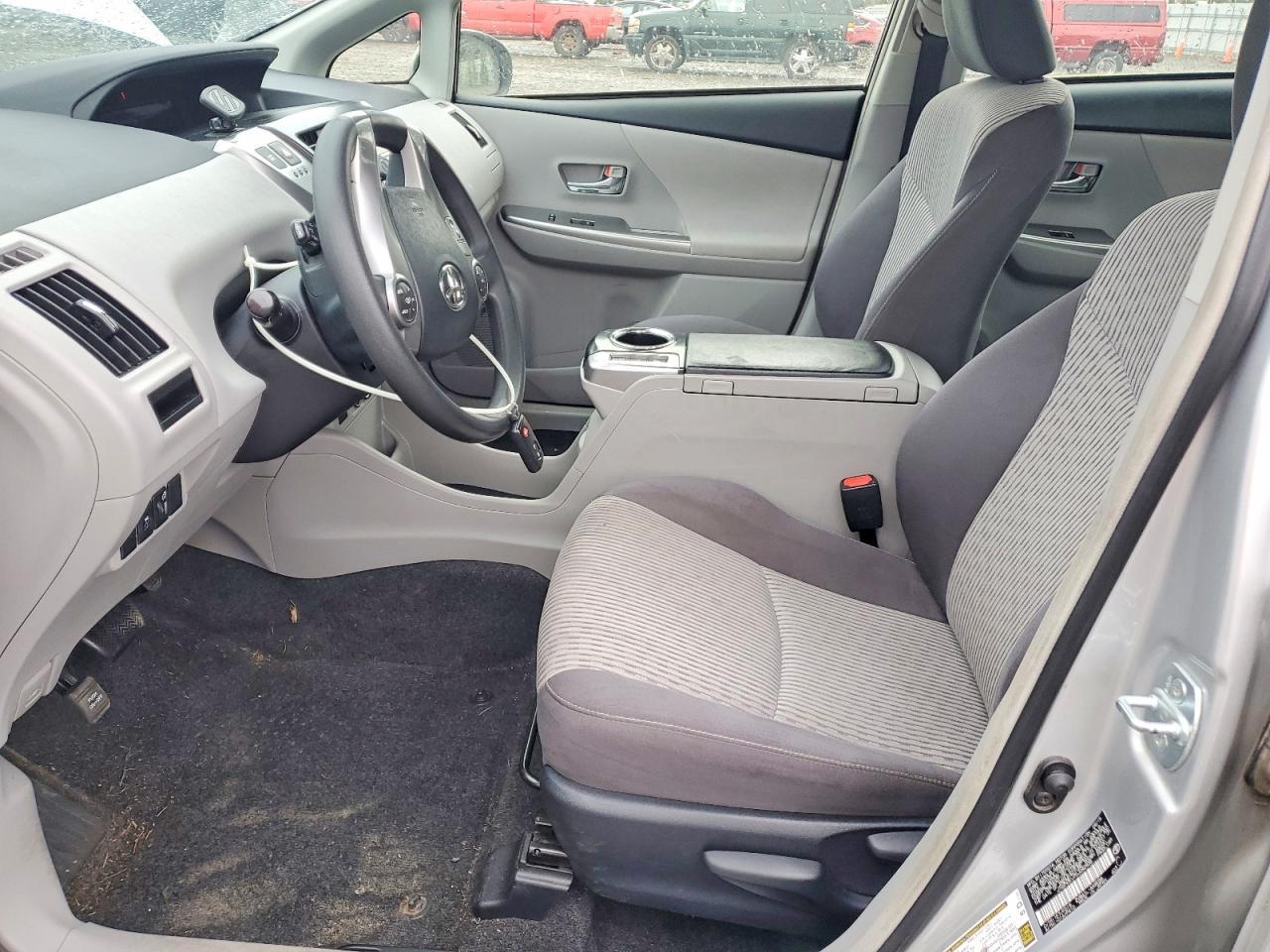 2016 Toyota Prius V Two - zdjęcie 7