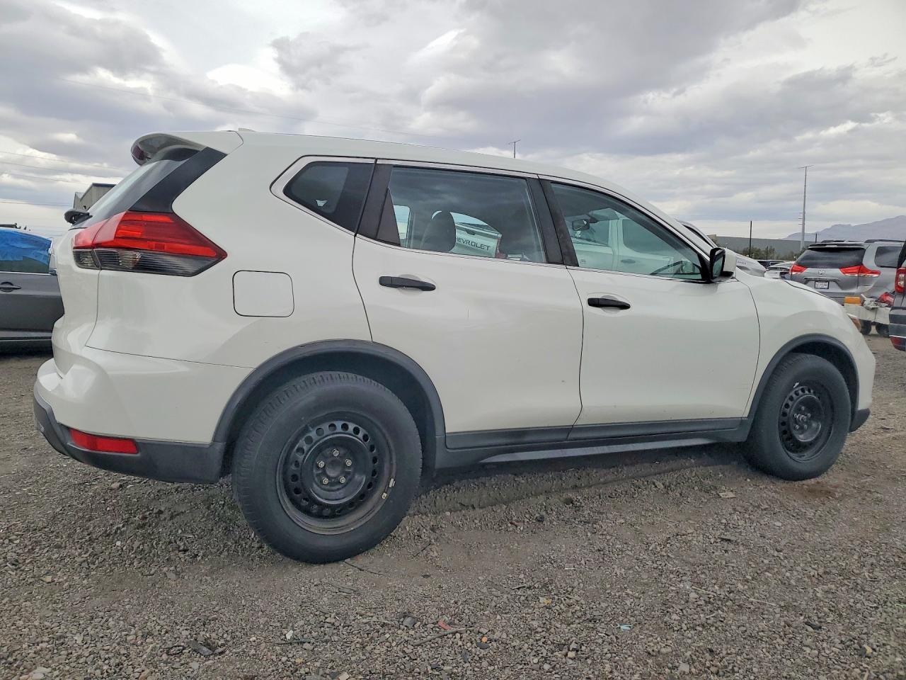 2017 Nissan Rogue S - zdjęcie 3