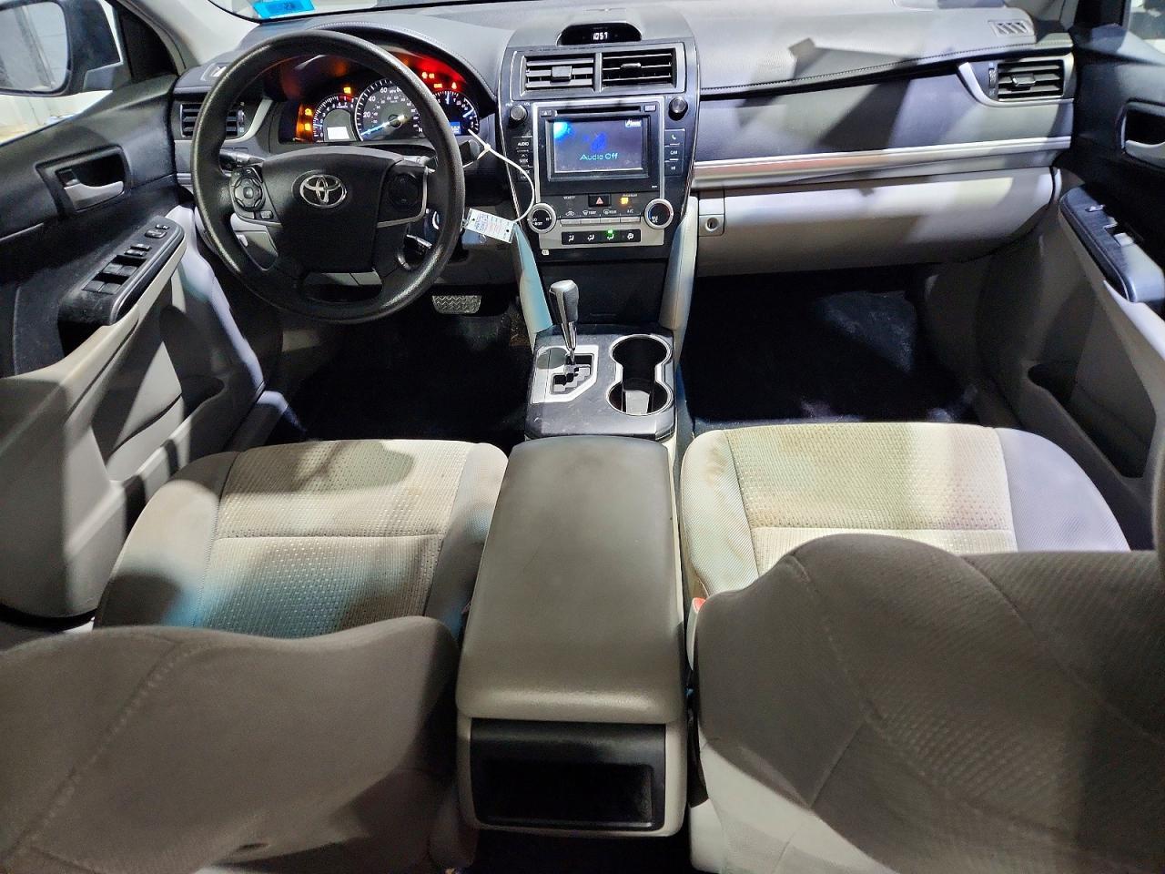 2014 Toyota Camry Le - zdjęcie 8