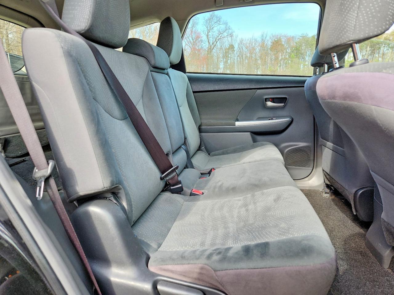 2013 Toyota Prius V Two - zdjęcie 10