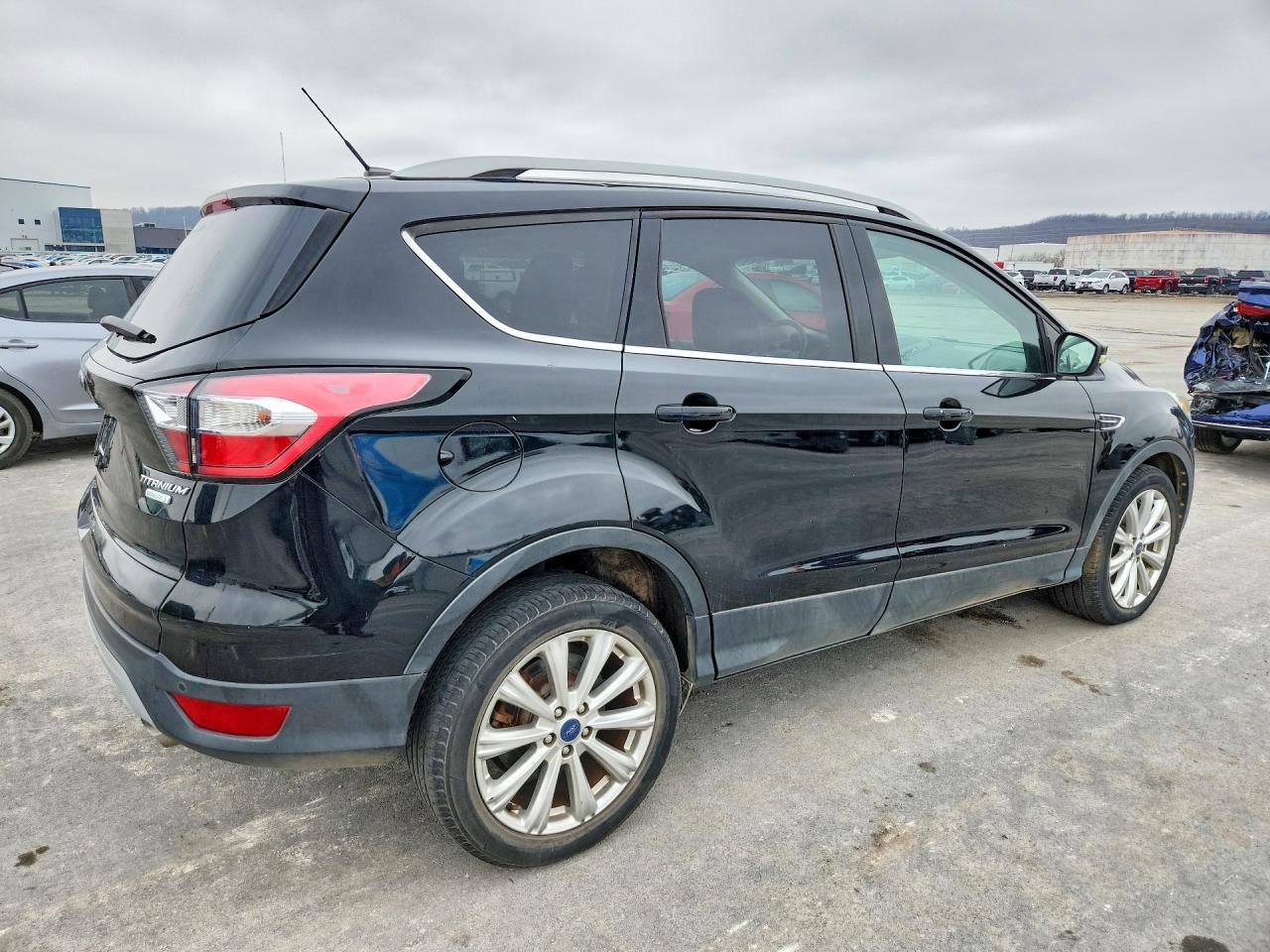 2017 Ford Escape Titanium - zdjęcie 3