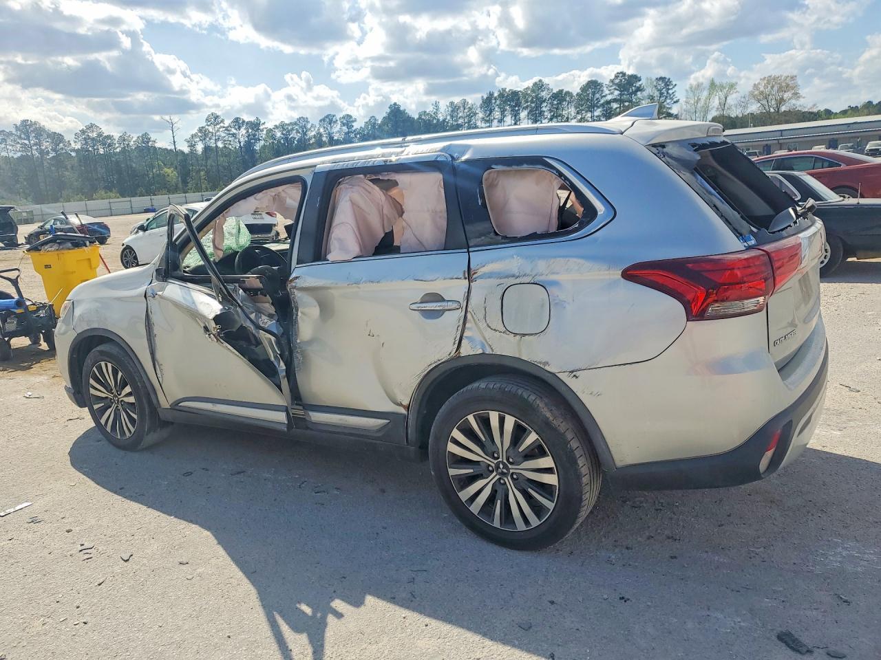 2020 Mitsubishi Outlander Se - zdjęcie 2