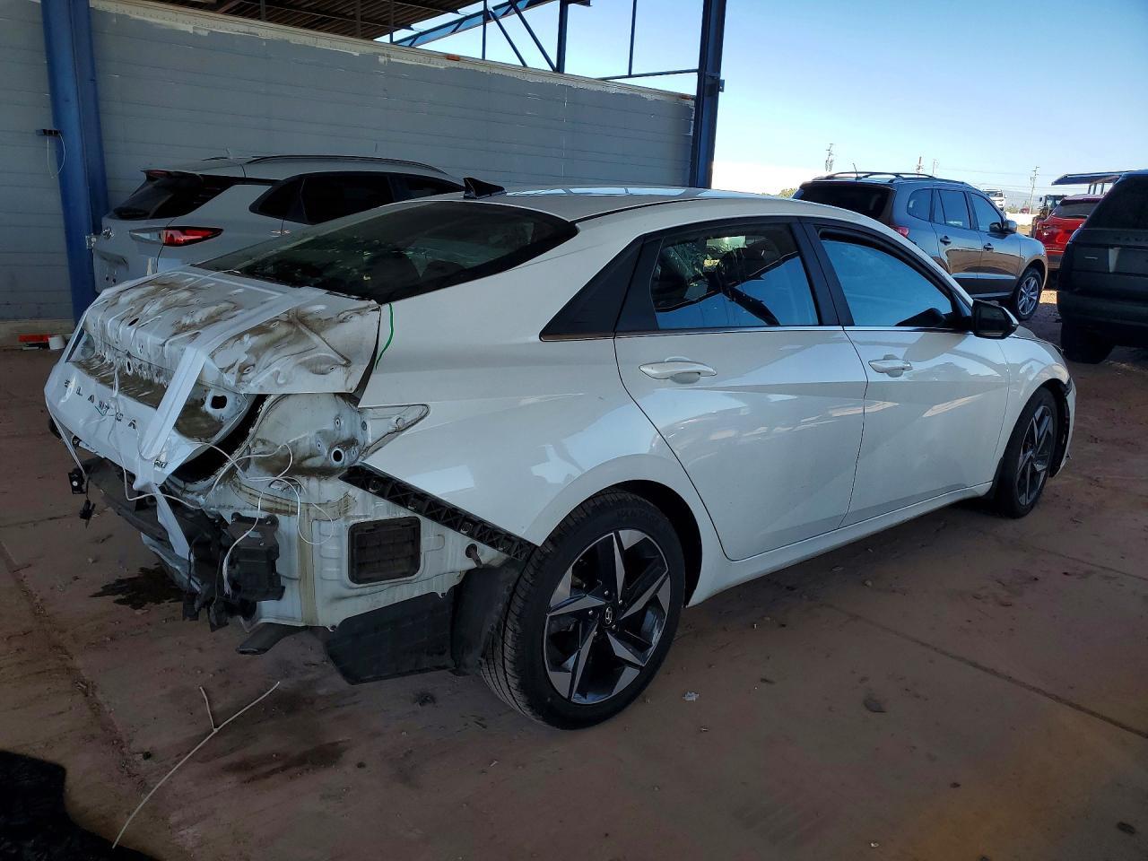 2022 Hyundai Elantra Limited - zdjęcie 3