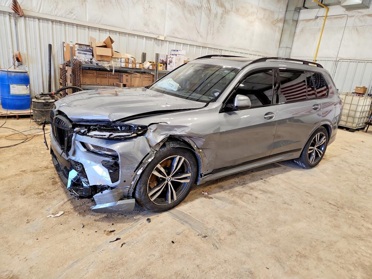 2025 BMW X7 xDrive40I - zdjęcie główne