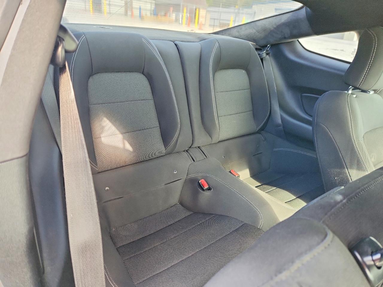 2017 Ford Mustang - zdjęcie 10