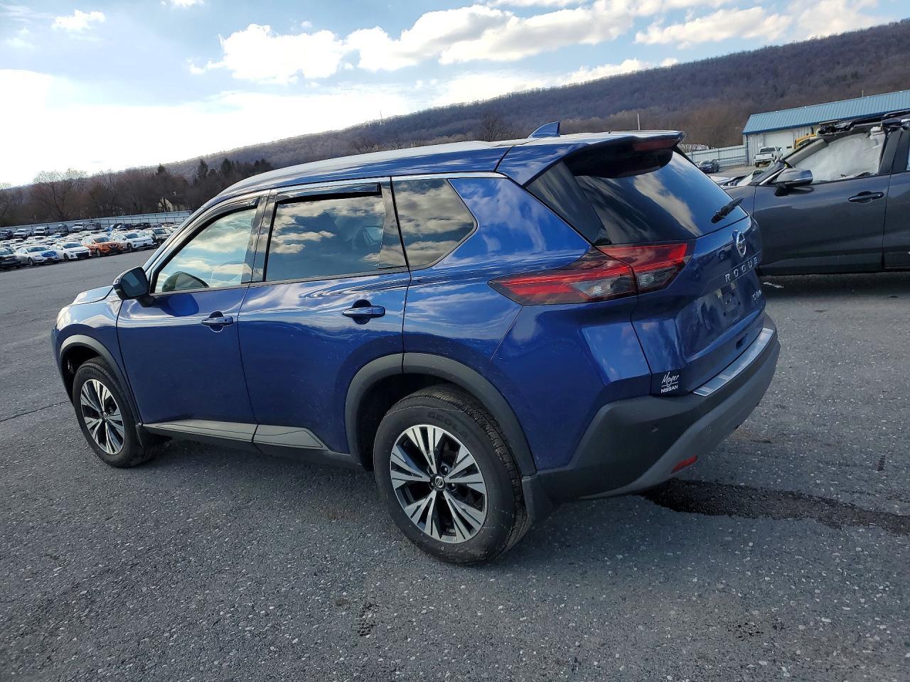 2021 Nissan Rogue Sv - zdjęcie 2