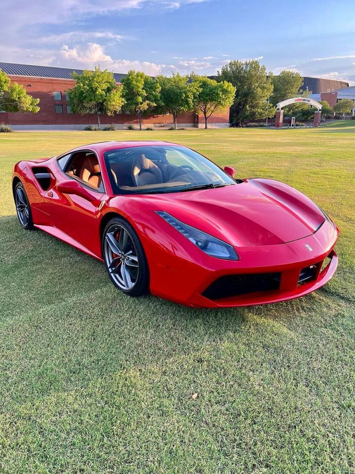 2016 Ferrari 488 Gtb - zdjęcie główne