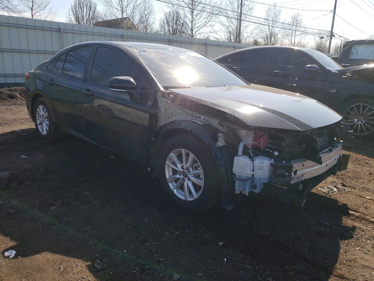 2025 Toyota Camry Le - zdjęcie 4