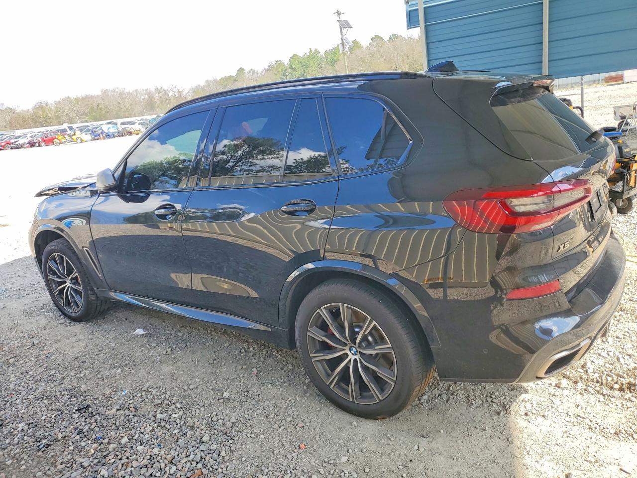 2022 BMW X5 M50I - zdjęcie 2