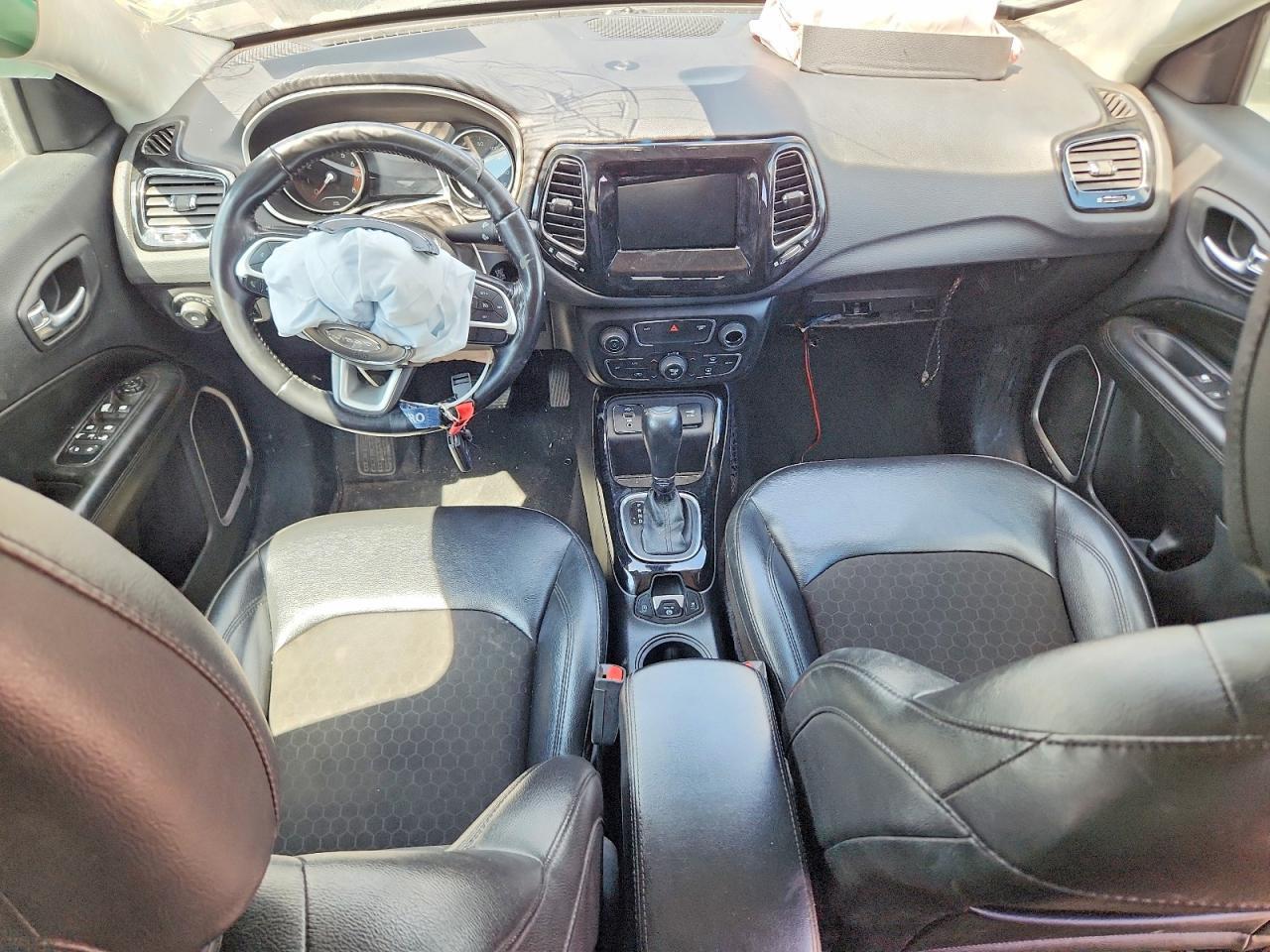 2021 Jeep Compass Latitude - zdjęcie 8