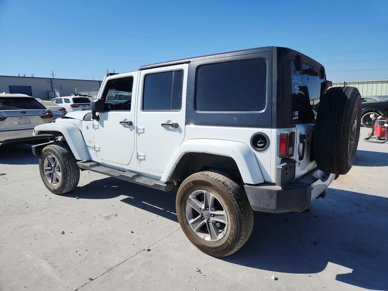 2015 Jeep Wrangler Unlimited Sahara - zdjęcie 2