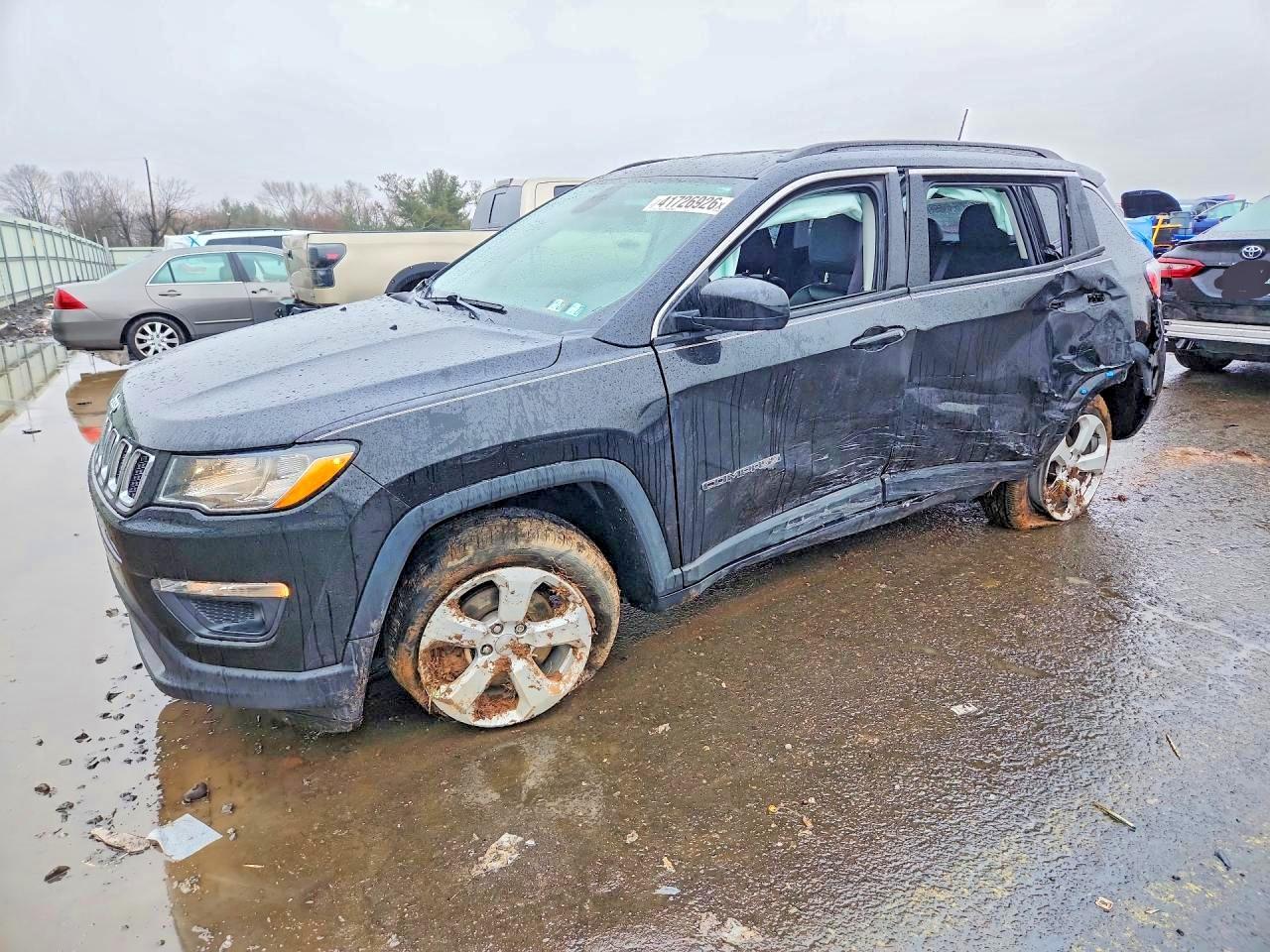 2020 Jeep Compass Latitude - zdjęcie główne