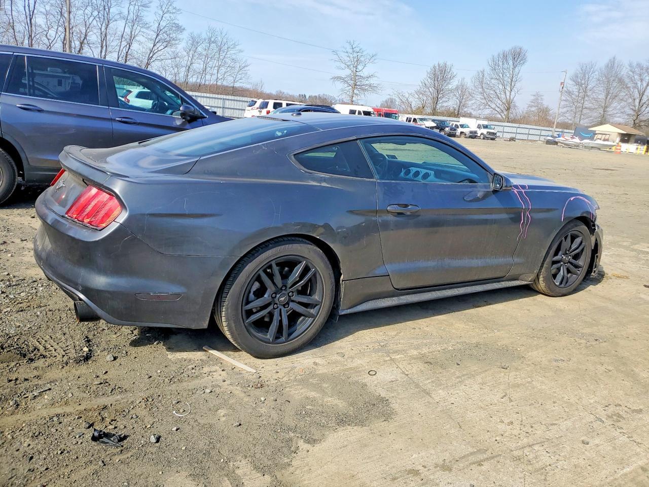 2015 Ford Mustang - zdjęcie 3