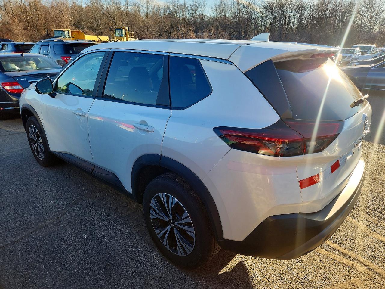 2023 Nissan Rogue Sv - zdjęcie 2