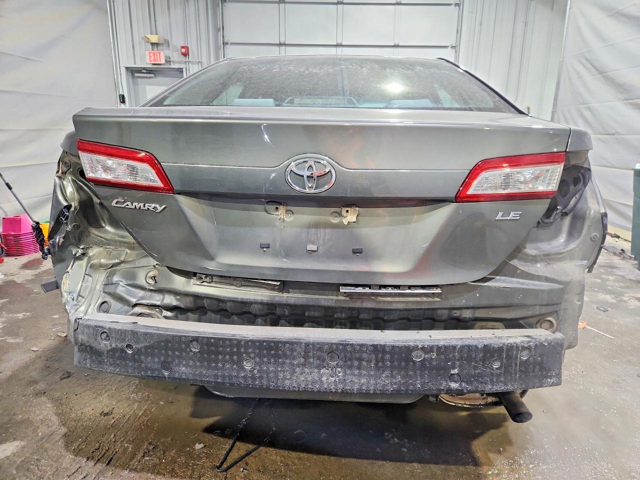 2014 Toyota Camry Le - zdjęcie 6