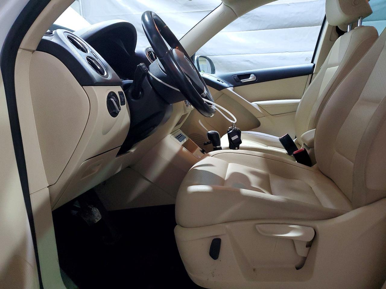 2014 Volkswagen Tiguan S - zdjęcie 7