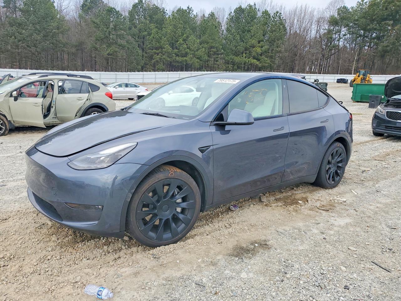 2023 Tesla Model Y - zdjęcie główne