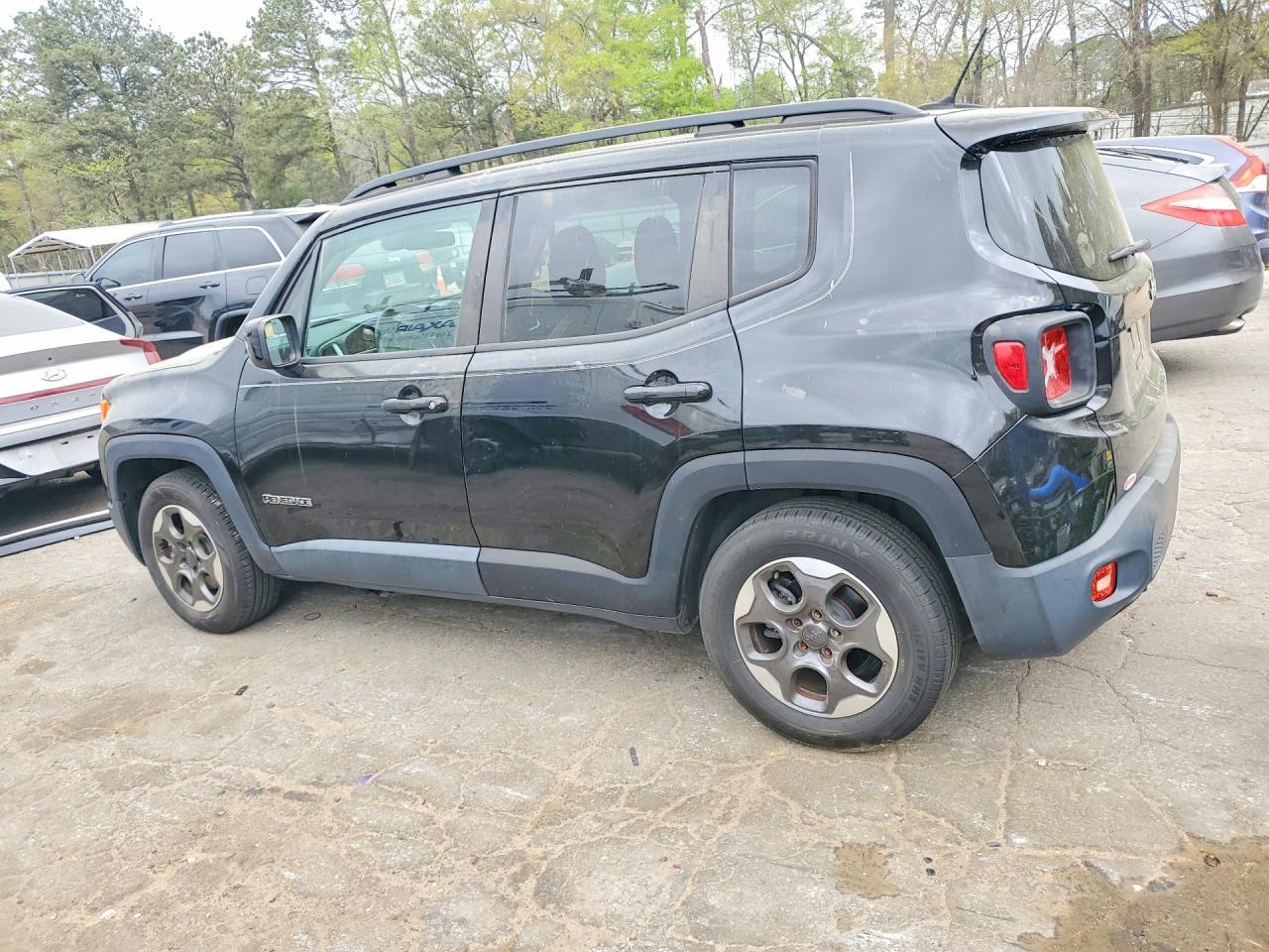 2015 Jeep Renegade Latitude - zdjęcie 2