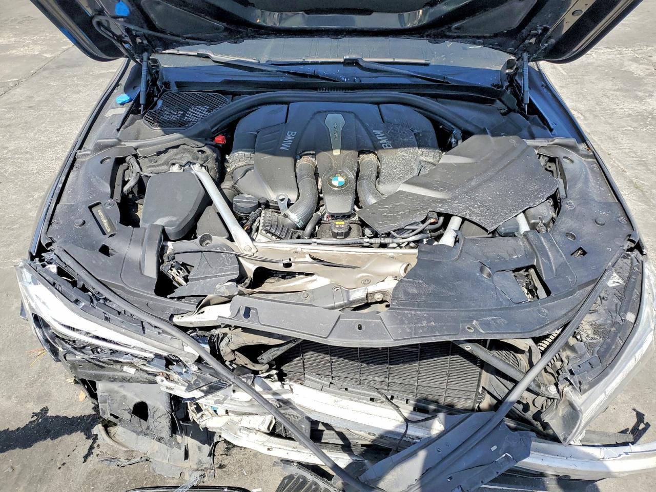 2019 BMW 750 I - zdjęcie 11