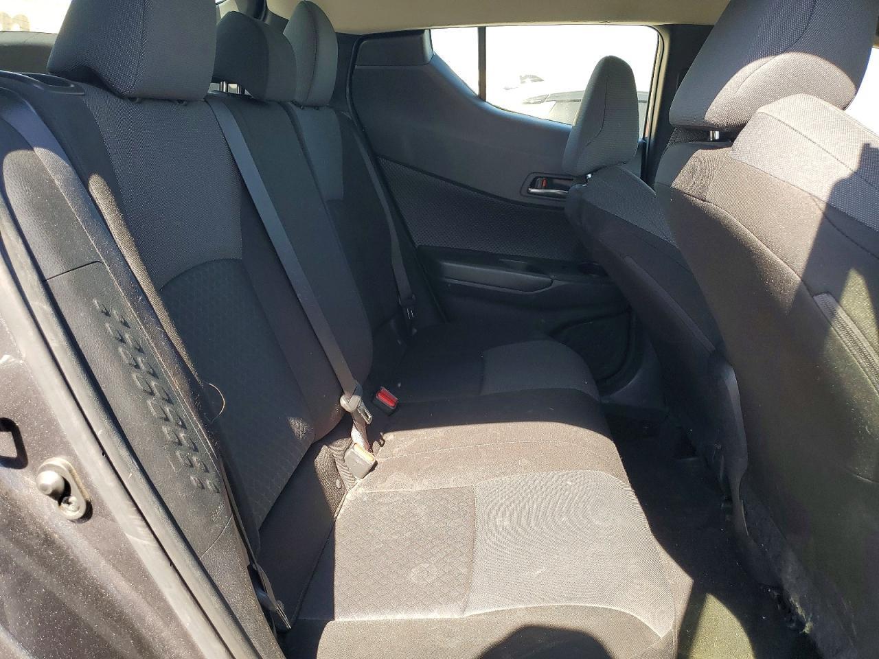 2021 Toyota C-Hr Le - zdjęcie 11