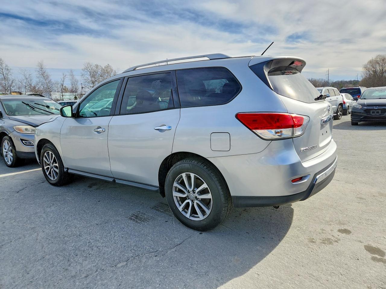 2016 Nissan Pathfinder S - zdjęcie 2