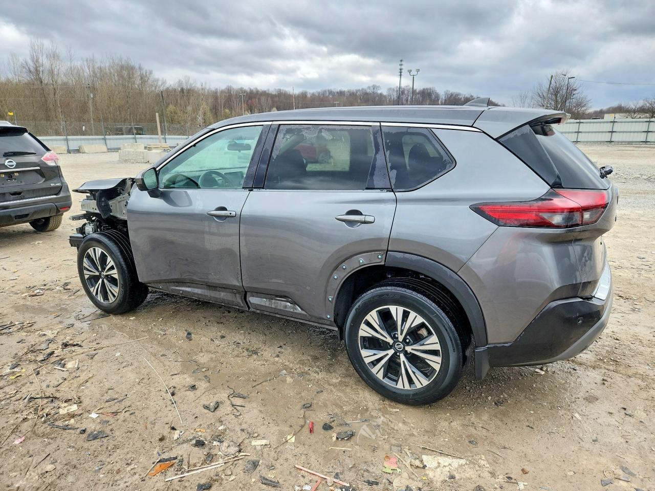 2021 Nissan Rogue Sv - zdjęcie 2