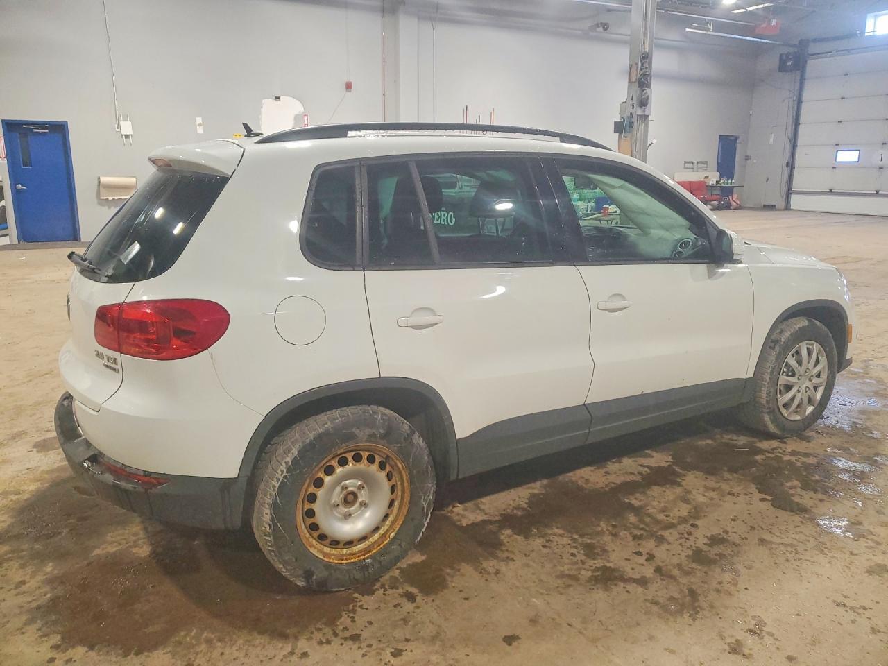 2014 Volkswagen Tiguan S - zdjęcie 3