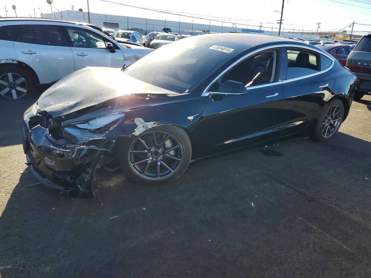 2019 Tesla Model 3 - zdjęcie główne