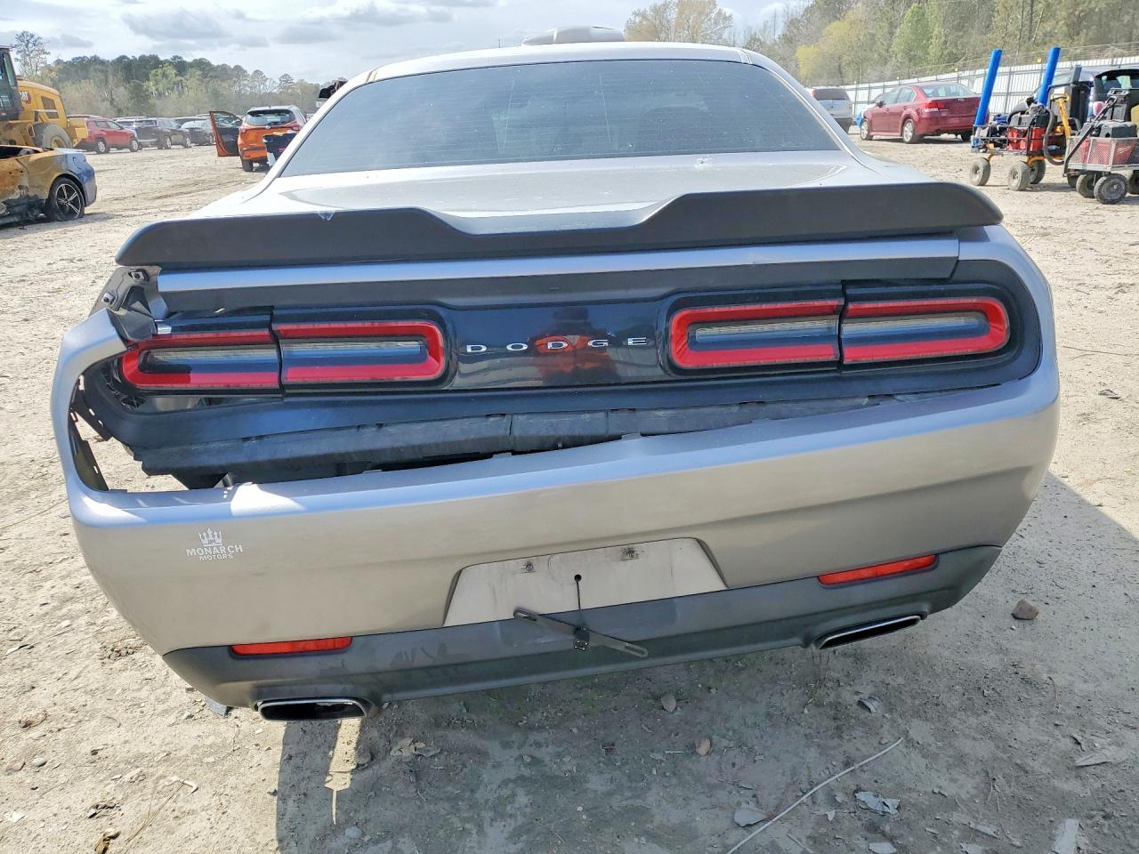 2016 Dodge Challenger Sxt - zdjęcie 6