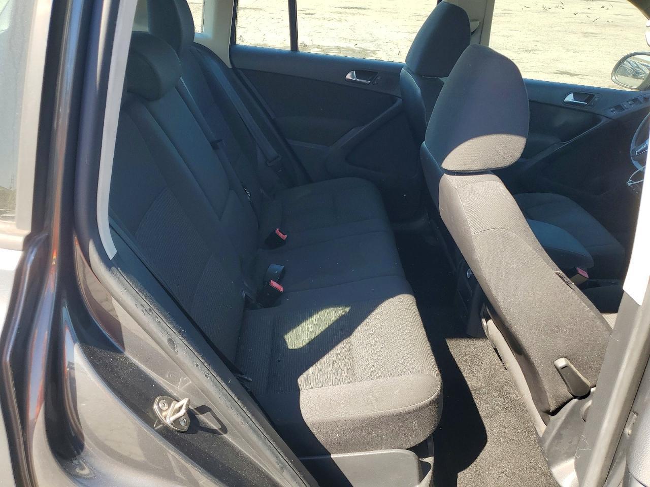 2015 Volkswagen Tiguan S - zdjęcie 10