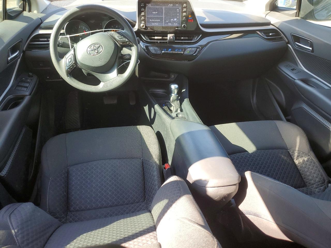 2021 Toyota C-Hr Le - zdjęcie 8