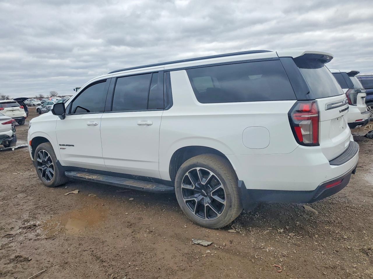 2021 Chevrolet Suburban K1500 Rst - zdjęcie 2