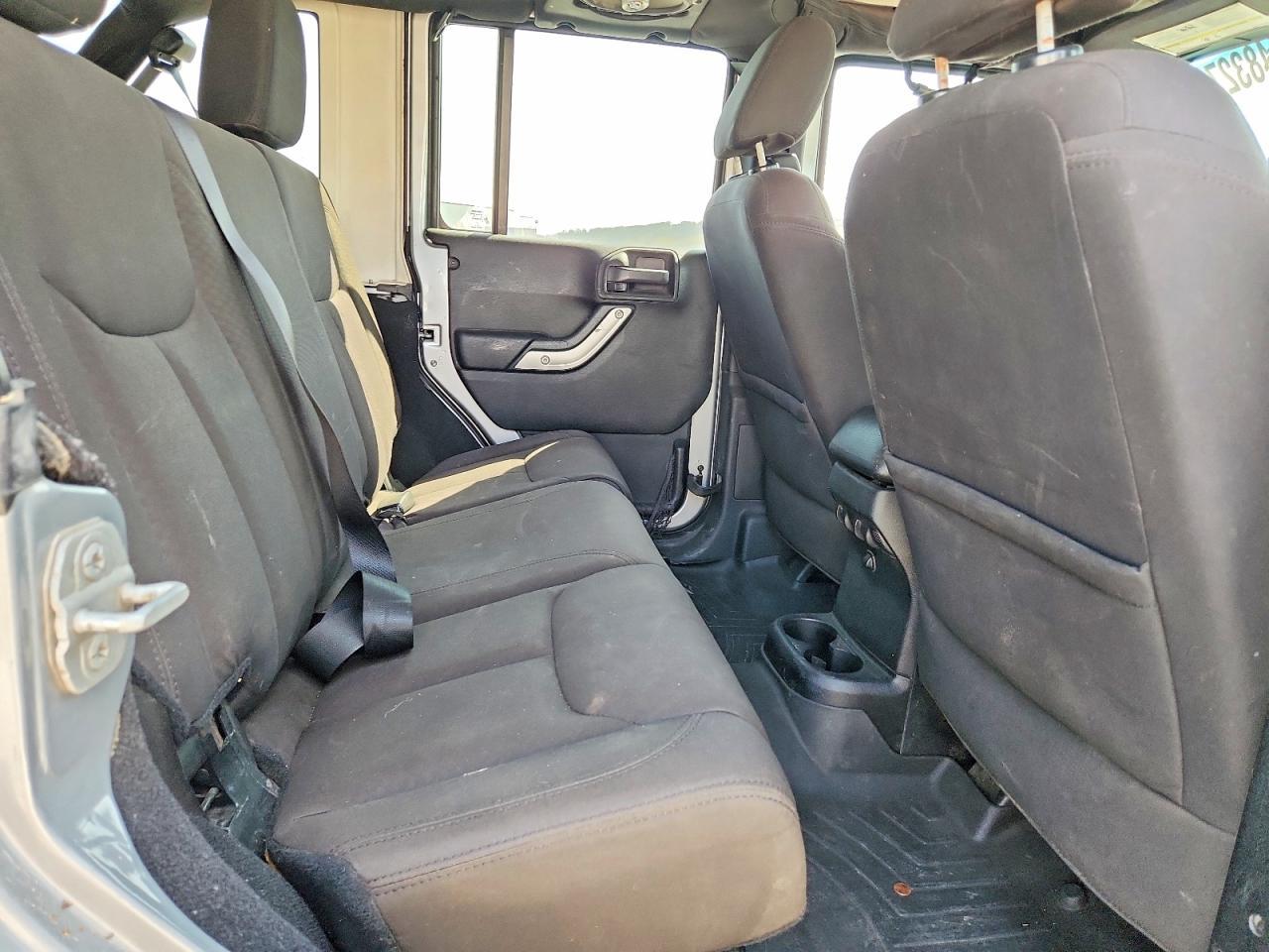 2014 Jeep Wrangler Unlimited Sport - zdjęcie 10